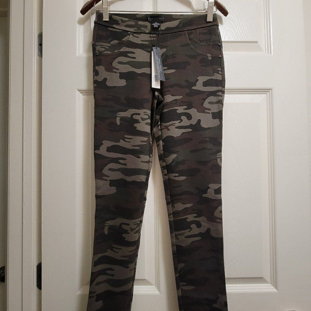 Women’s sanctuary camoflauge leggings size xs p